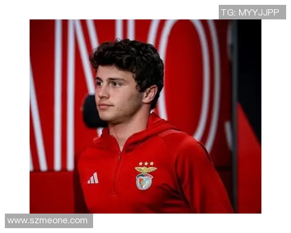 若昂内维斯的足球之路：从青训新星到职业赛场的辉煌历程