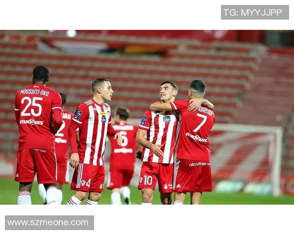 吉尼斯国米与里昂激情对决足球盛宴引发全球关注 吉尼斯国米与里昂激情对决足球盛宴引发全球关注